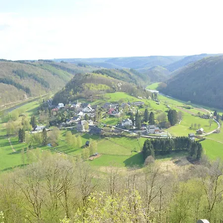Riverside In Bouillon, Cleaning Included בית נופש בוילון